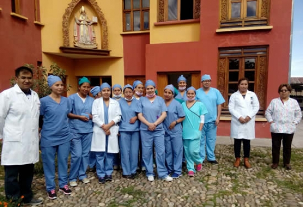 Noticias - Estudiantes de la carrera de Odontología de la UNSLP en Santiago de Huata